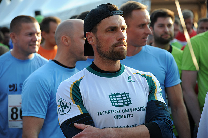 Läufer Ronald Dietz im Uni-Shirt