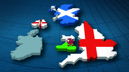 Grafik zeigt die Karte von Großbritannien, wobei die vier Länder einzeln mit ihren Flaggen dargestellt sind.