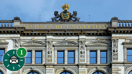 Oberer Teil einer historischen Gebäudefassade mit Schriftzug Technische Universität.