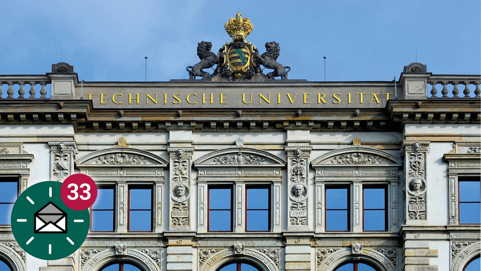 Hauptgebäude der TU Chemnitz mit Kronen-Detail und Mail-Symbol mit der Zahl 7..
