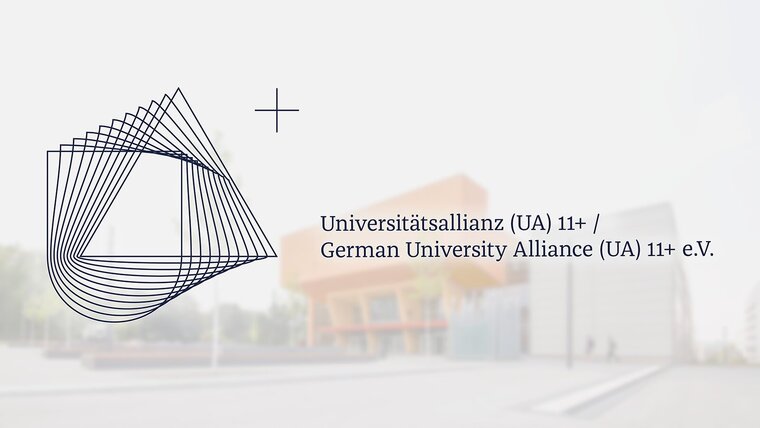 Schriftzug vor einem Gebäude