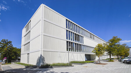 Ein modernes Gebäude