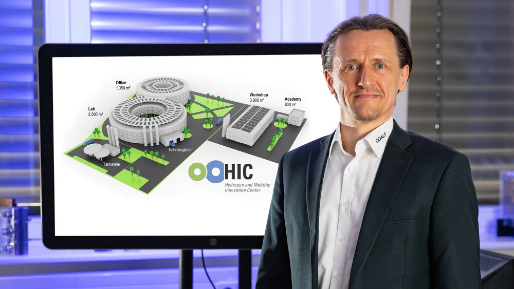 Prof von Unwerth in front of a model of the HIC