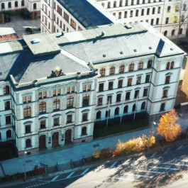 Luftbild des Hauptgebäudes der TU Chemnitz