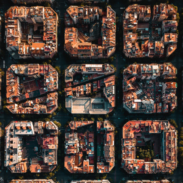 Ausschnitt einer spanischen Stadt aus der Vogelperspektive