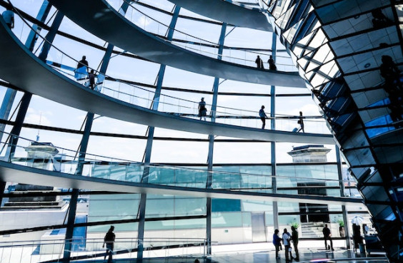 Die Kuppel des Reichstags-Gebäudes in Berlin