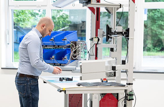 Industry-oriented research in the Experimental and Digital Factory of the TU Chemnitz