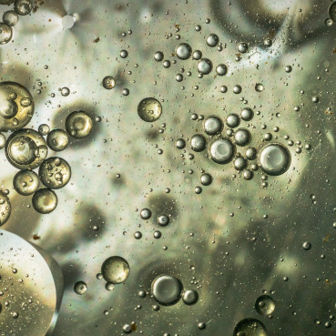 Air bubbles in a viscous liquid