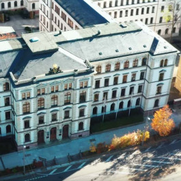 Aerial view of the main building of the TU Chemnitz