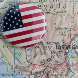 Button und Landkarte USA