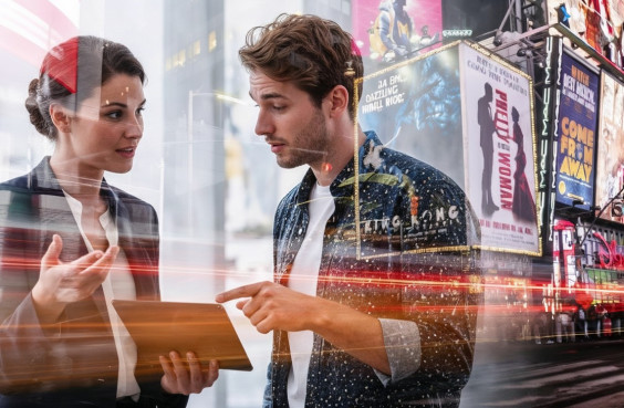 Time Square in New York bei Nacht mit Neonwerbeschildern