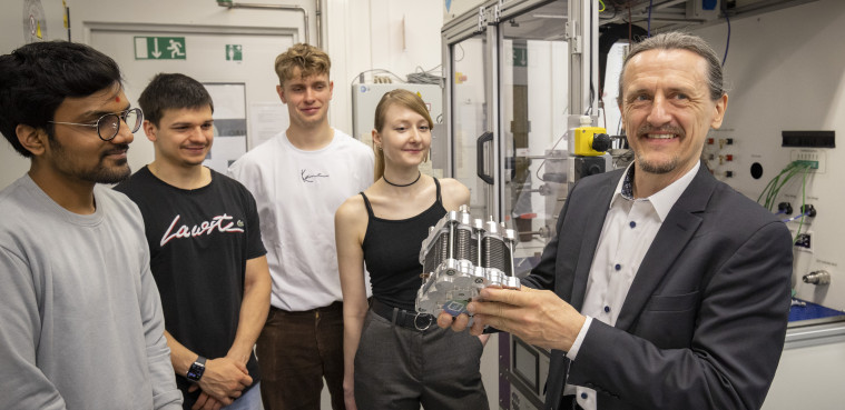 Group of students with professor von Unwerth