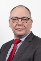 Portrait: Prof. Dr. Thorsten Urbaneck