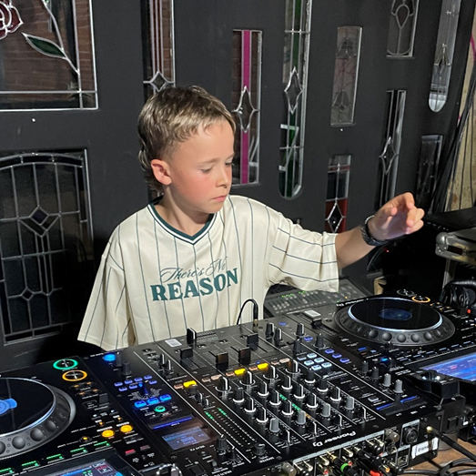 DJ King8