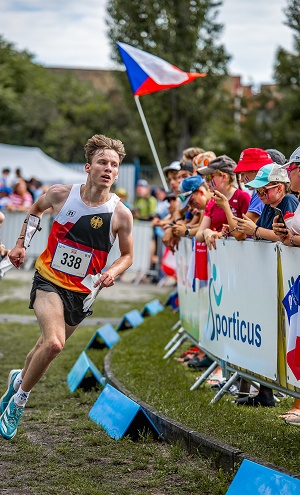 Lennart Mühlstädt beim Orientierungslauf (Fotograf: Jiří Mrkvička)