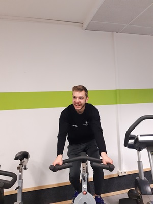 Till Blümel auf dem Hometrainer