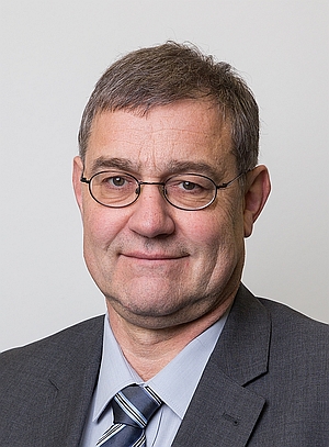 Portrait: Prof. Dr. Uwe Götze