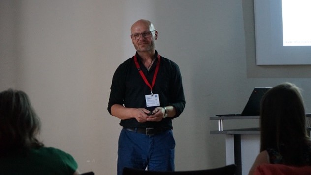 Prof. Dr. Schoenbeck vor Publikum